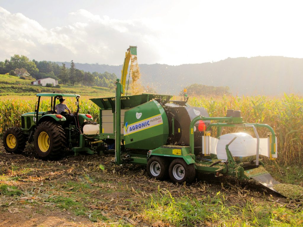 Agronic multibaler 820 at the maize field